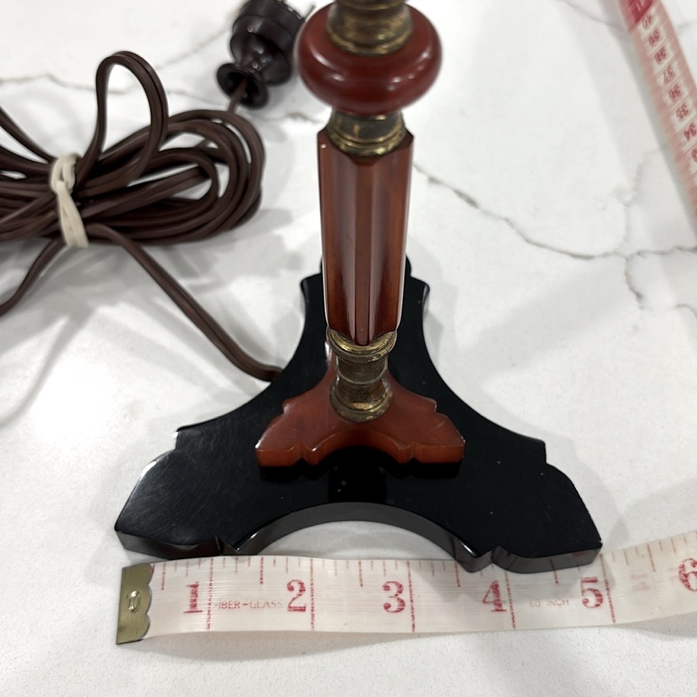 Vintage Art Deco Butterscotch Bakelite Lamp With Black Base - Picture 14 of 16
